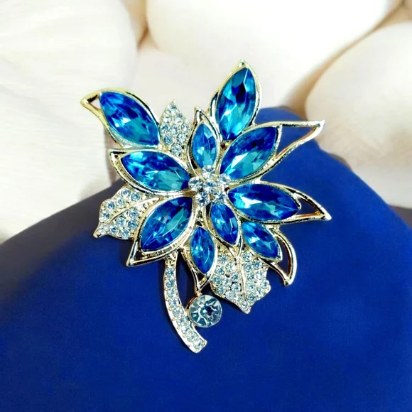 Elegant Blue and Gold Floral Brooch - Picture 2 of 3